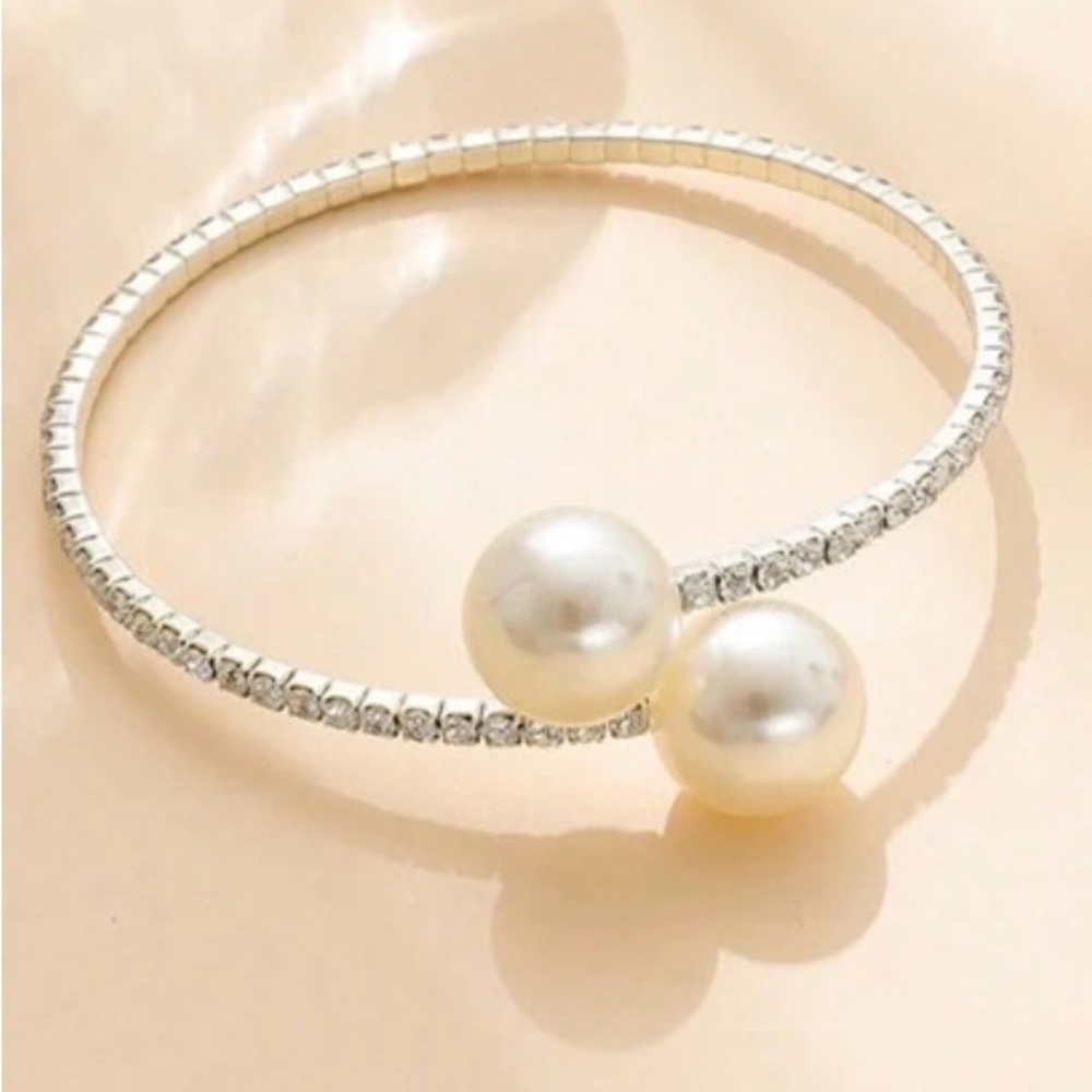 Elegant Silver Pearl Bracelet